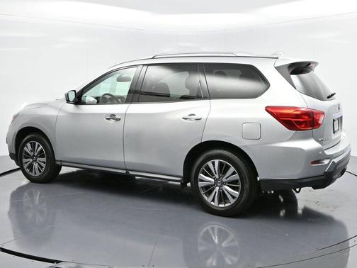 2020 Nissan Pathfinder SV