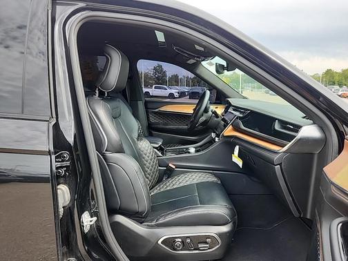 2022 Jeep Grand Cherokee Summit
