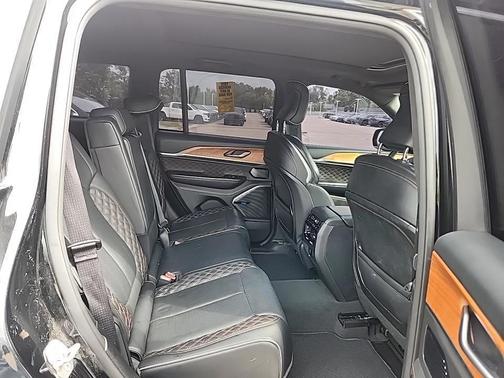 2022 Jeep Grand Cherokee Summit