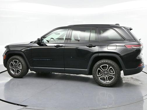 Diamond Black Crystal Pearlcoat 2022 Jeep Grand Cherokee 4xe Trailhawk