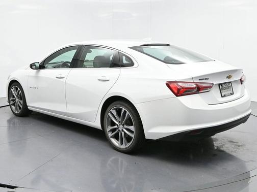 Summit White 2022 Chevrolet Malibu FWD LT