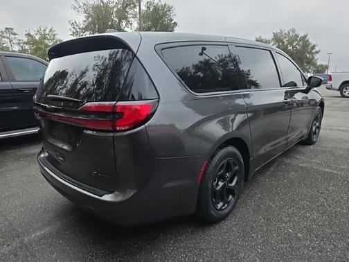 2022 Chrysler Pacifica Hybrid Limited