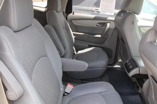 Iridescent Pearl Tricoat 2017 Chevrolet Traverse 1LT