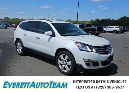 Iridescent Pearl Tricoat 2017 Chevrolet Traverse 1LT