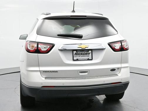 Iridescent Pearl Tricoat 2017 Chevrolet Traverse 1LT