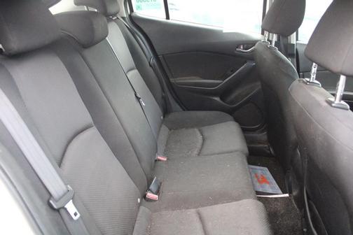 Snowflake White Pearl Mica 2017 Mazda Mazda3 Sport