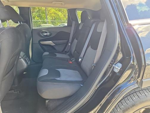 2017 Jeep Cherokee Altitude
