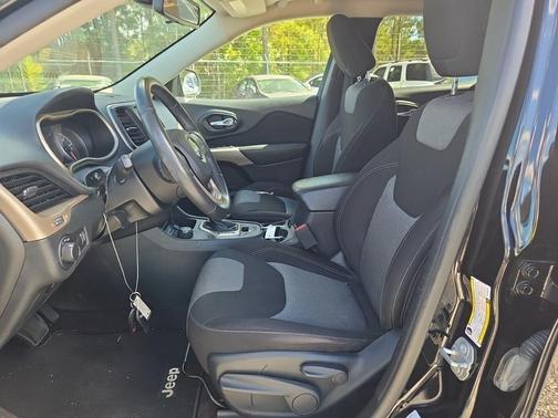 2017 Jeep Cherokee Altitude