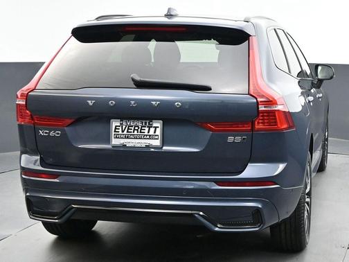 2024 Volvo XC60 B5 Plus Dark Theme