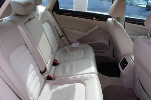 Candy White 2015 Volkswagen Passat 2.0L TDI DSG SEL Premium