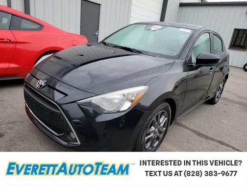 2020 Toyota Yaris Sedan LE