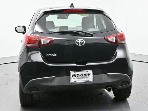 2020 Toyota Yaris Sedan LE