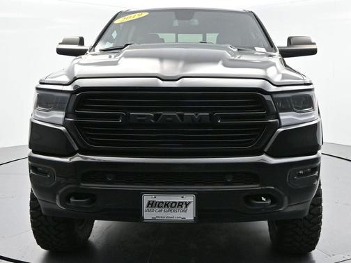 Diamond Black Crystal Pearlcoat 2019 RAM 1500 Laramie
