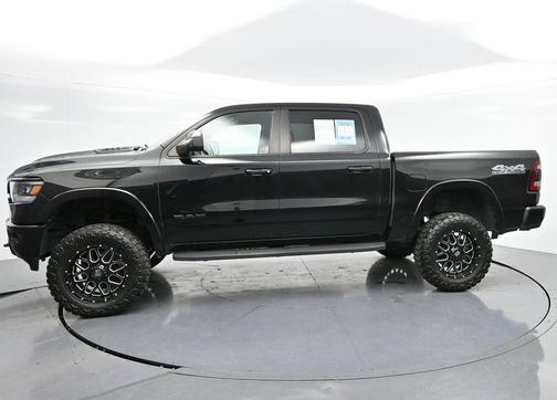Diamond Black Crystal Pearlcoat 2019 RAM 1500 Laramie