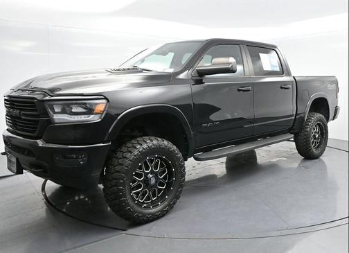 Diamond Black Crystal Pearlcoat 2019 RAM 1500 Laramie