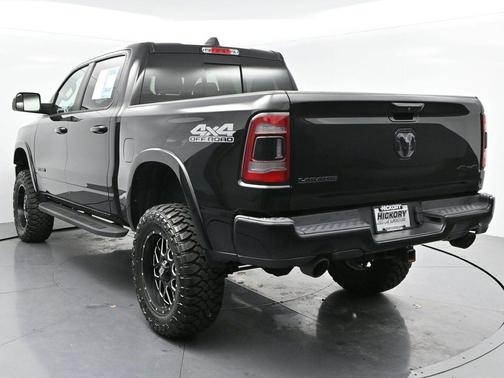 Diamond Black Crystal Pearlcoat 2019 RAM 1500 Laramie