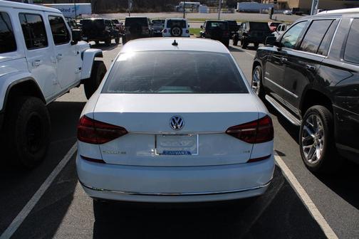 2018 Volkswagen Passat 2.0T SE