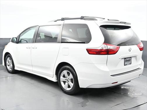 2020 Toyota Sienna LE