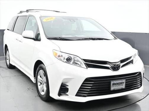 2020 Toyota Sienna LE