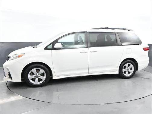 2020 Toyota Sienna LE