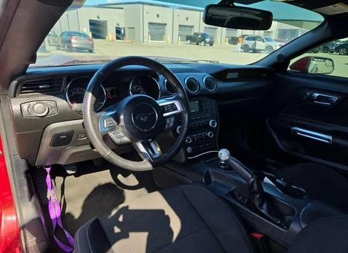 2016 Ford Mustang V6