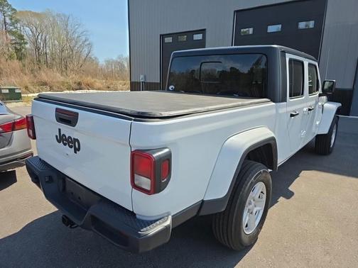 2022 Jeep Gladiator Sport S