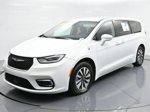 2022 Chrysler Pacifica Hybrid Touring L