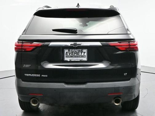 Mosaic Black Metallic 2022 Chevrolet Traverse LT Cloth