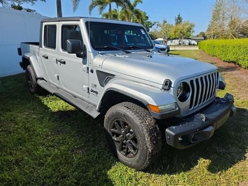 Silver Zynith Clearcoat 2023 Jeep Gladiator Freedom 4x4