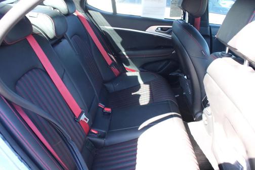 2023 Genesis G70 2.0T RWD