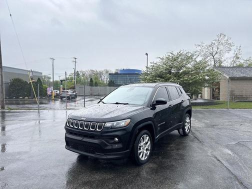 Diamond Black Crystal Pearlcoat 2022 Jeep Compass Latitude Lux