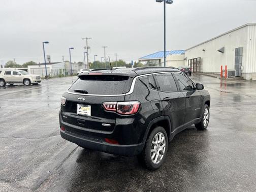 Diamond Black Crystal Pearlcoat 2022 Jeep Compass Latitude Lux
