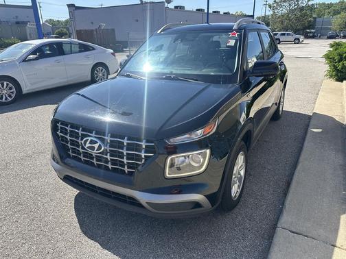 Black Noir Pearl 2020 Hyundai VENUE SEL