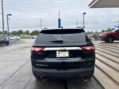 Mosaic Black Metallic 2020 Chevrolet Traverse LT Cloth