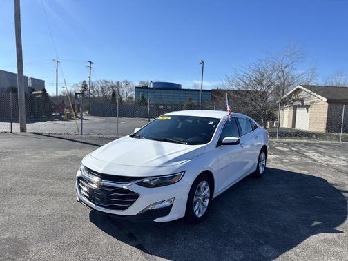 Summit White 2024 Chevrolet Malibu FWD 1LT