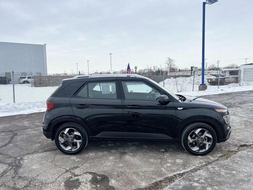 2024 Hyundai VENUE SEL