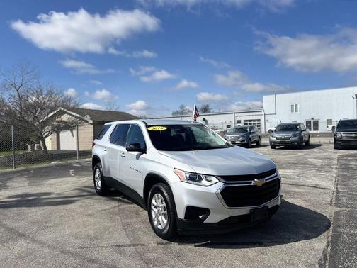 Silver Ice Metallic 2019 Chevrolet Traverse LS