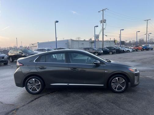 2020 Hyundai IONIQ Plug-In Hybrid SEL