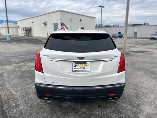Crystal White Tricoat 2018 Cadillac XT5 Premium Luxury