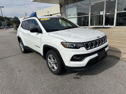 Bright White Clearcoat 2023 Jeep Compass Latitude