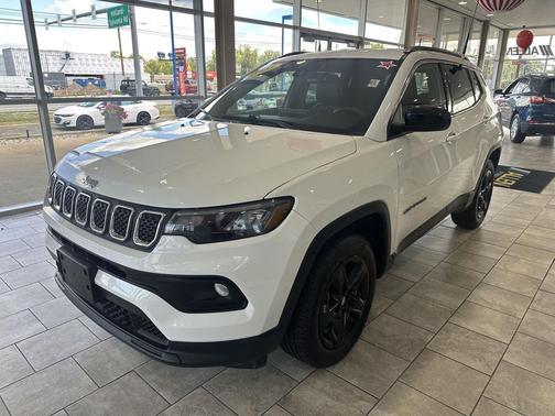 Bright White Clearcoat 2023 Jeep Compass Latitude