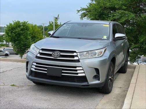 Celestial Silver Metallic 2018 Toyota Highlander LE