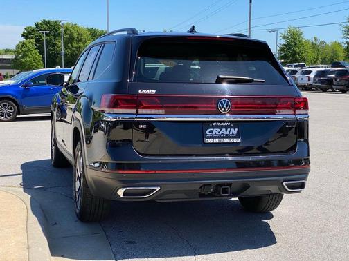 Deep Black Pearl Effect 2025 Volkswagen Atlas 2.0T SE