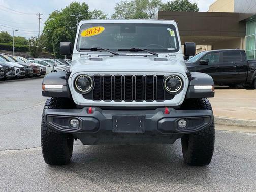 Bright White Clearcoat 2024 Jeep Wrangler Rubicon