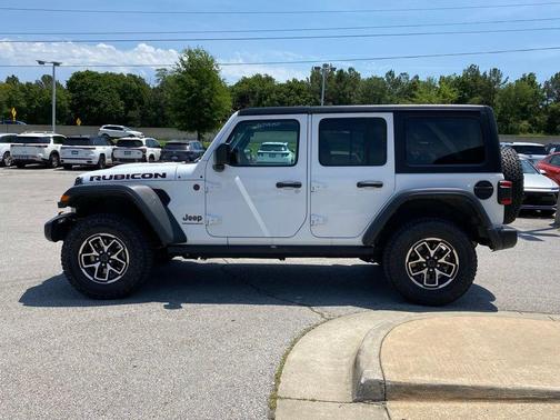 Bright White Clearcoat 2024 Jeep Wrangler Rubicon