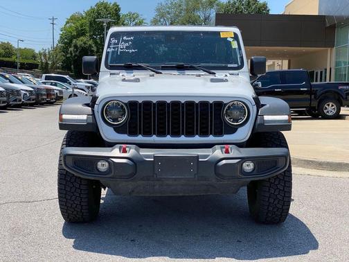 Bright White Clearcoat 2024 Jeep Wrangler Rubicon