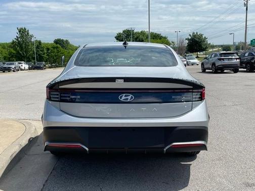 2025 Hyundai SONATA SE