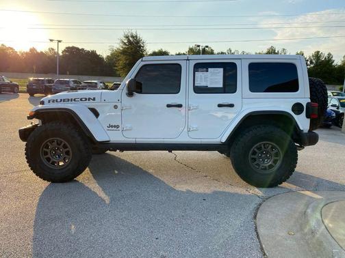 Bright White Clearcoat 2023 Jeep Wrangler Rubicon 392