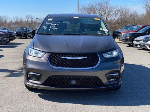 2023 Chrysler Pacifica Touring-L