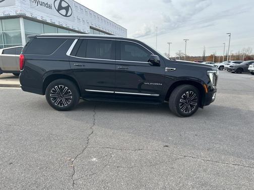 2025 GMC Yukon Elevation